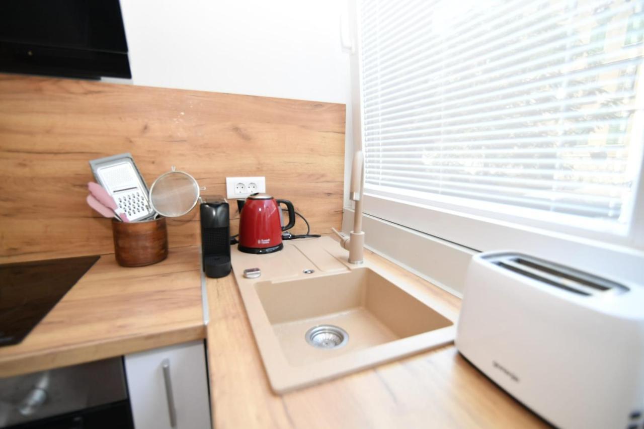 Nicole Apartment Rijeka Eksteriør billede